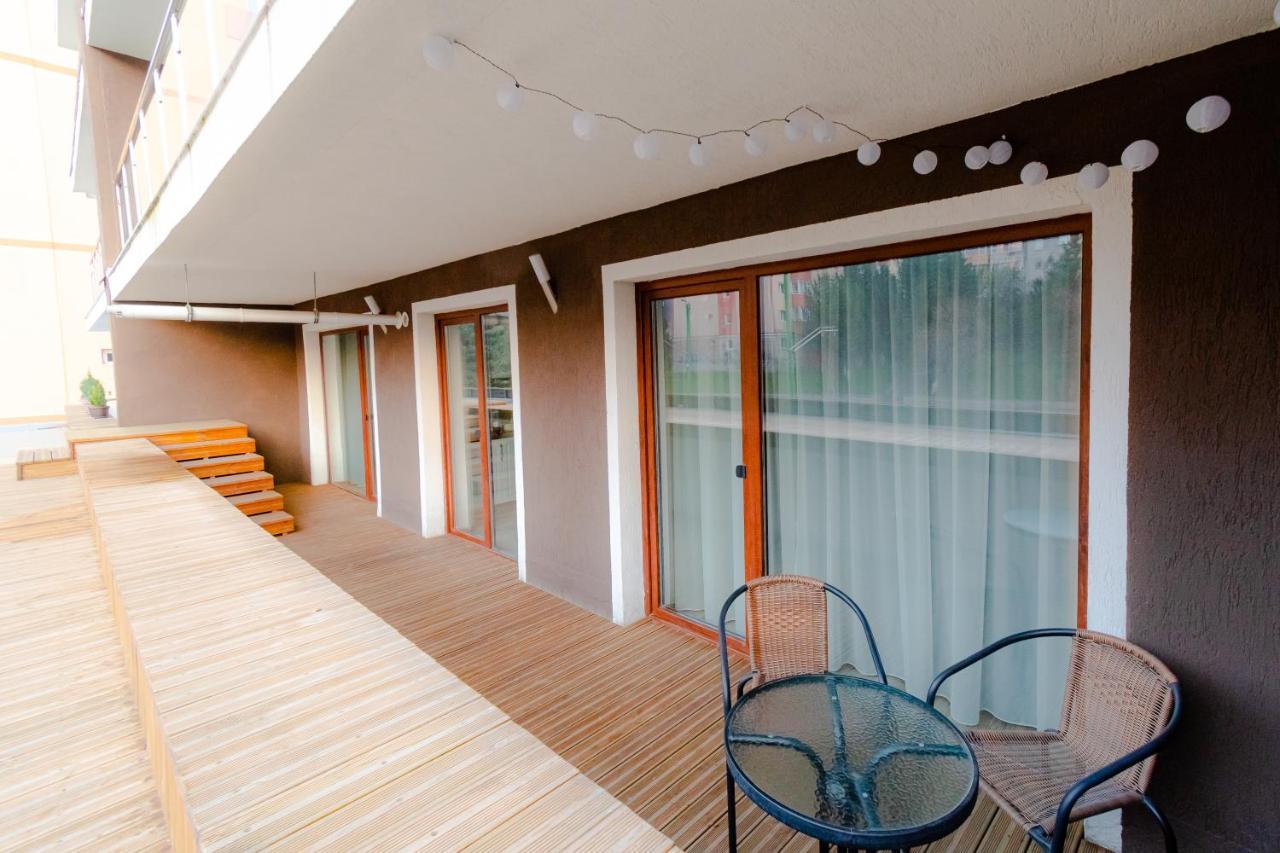 Transylvanian Apt. W/ Lrg. Terrace And Parking - Karpatenhaus Brassó Kültér fotó