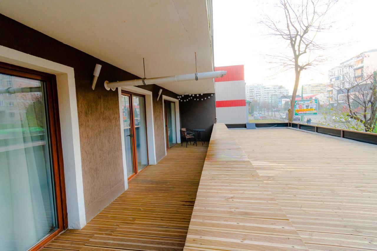 Transylvanian Apt. W/ Lrg. Terrace And Parking - Karpatenhaus Brassó Kültér fotó